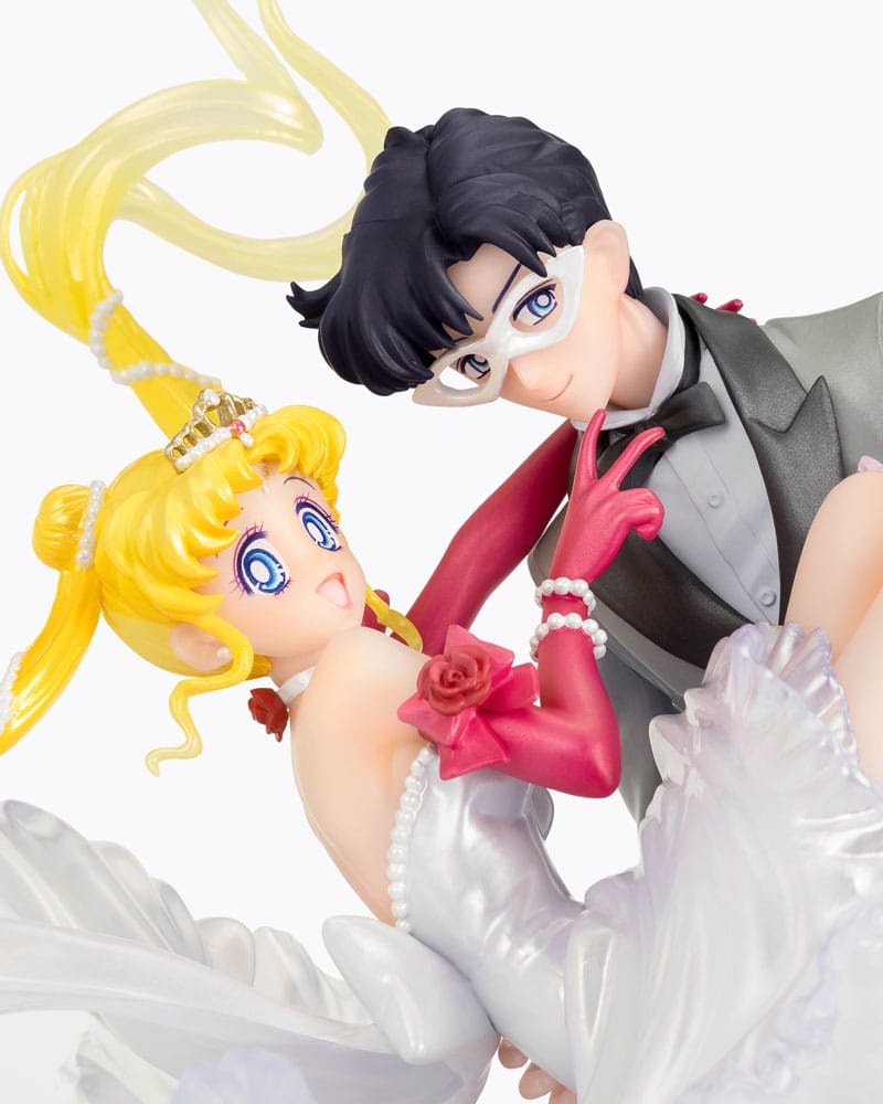 Figuarts Zero Sailor Moon - Usagi and Tuxedo Mask Moonlight Glow Edition 24 cm